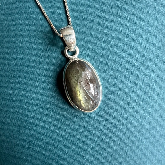 Labradorite Pendent and Sterling Silver Chain Necklace - Picture 4 of 7